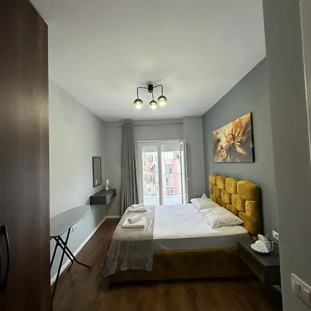 Hotel Circle's Central Cozy